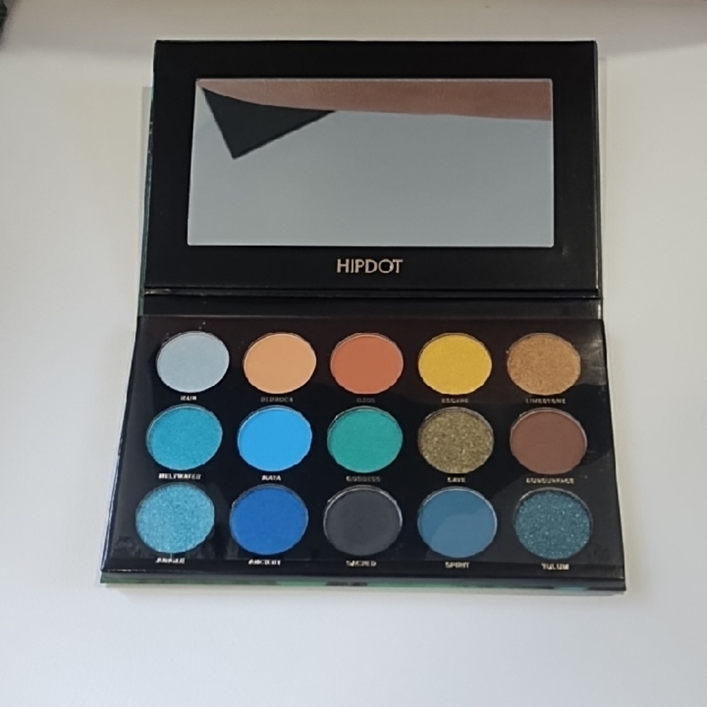 HipDot Vibrant Eyeshadow Palette with Blue, Gold, and Green Shades